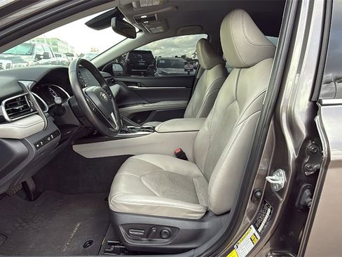 Used 2023 Toyota Camry XLE image 12