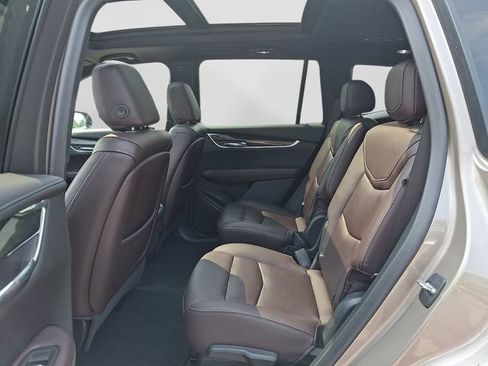 Used 2022 Cadillac XT6 Premium Luxury w/ Technology Package FWD image 12