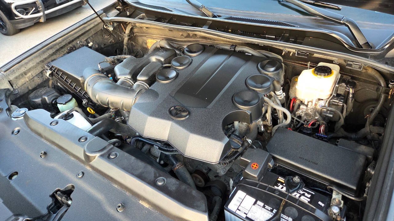 Used 2014 Toyota 4Runner SR5 AWD/4WD image 60