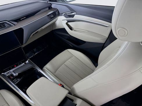 Used 2024 Audi Q8 e-tron Premium Plus w/ Premium Plus Package image 25