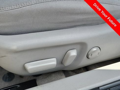 Used 2017 Toyota Camry LE FWD image 17
