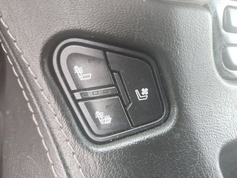 Used 2020 GMC Yukon SLT AWD/4WD image 13