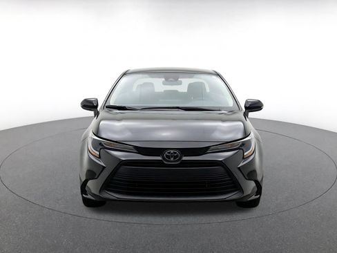 Used 2025 Toyota Corolla LE FWD image 2