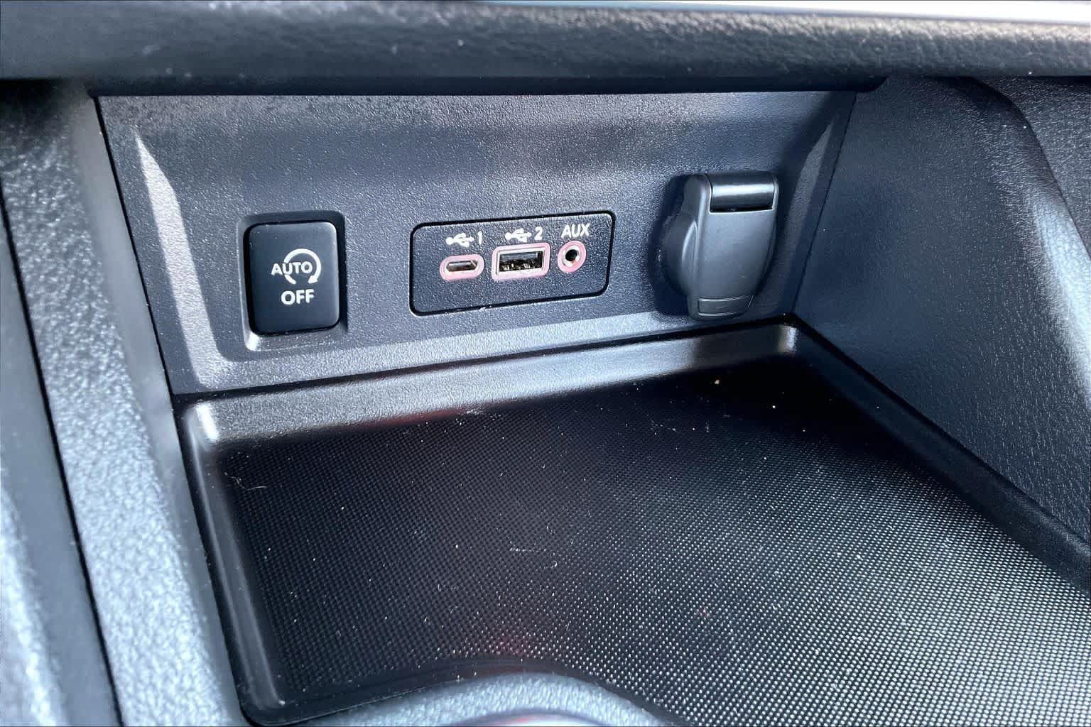 Used 2025 Nissan Sentra SV FWD image 31