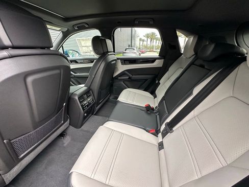 Used 2026 Porsche Cayenne AWD/4WD image 36