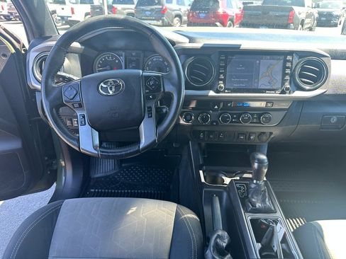 Used 2021 Toyota Tacoma TRD Off-Road w/ TRD Premium Off Road Package AWD/4WD image 15