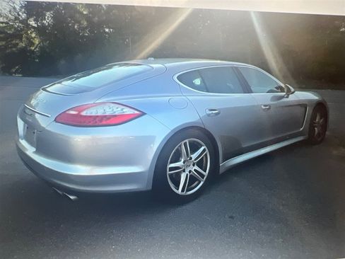 Used 2010 Porsche Panamera image 4