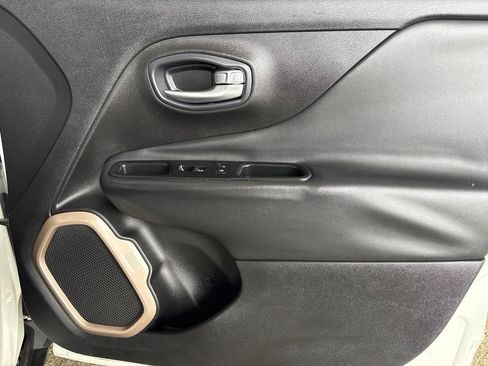 Used 2015 Jeep Renegade Limited FWD image 17