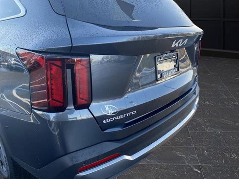 Used 2024 Kia Sorento S image 40