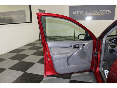 Used 2002 Ford Focus ZX5 Hatchback image 11