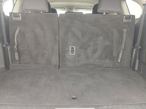 Used 2025 Toyota Highlander LE FWD image 30