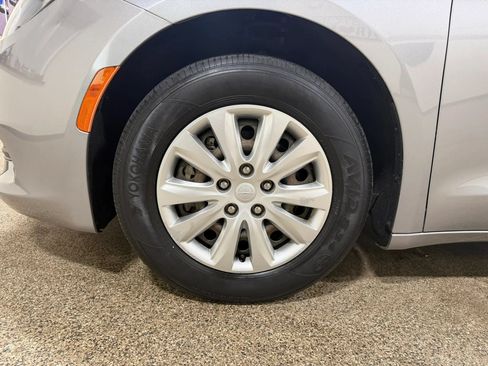 Used 2021 Chrysler Voyager L FWD image 60