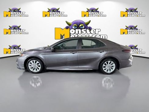 Used 2023 Toyota Camry SE image 7