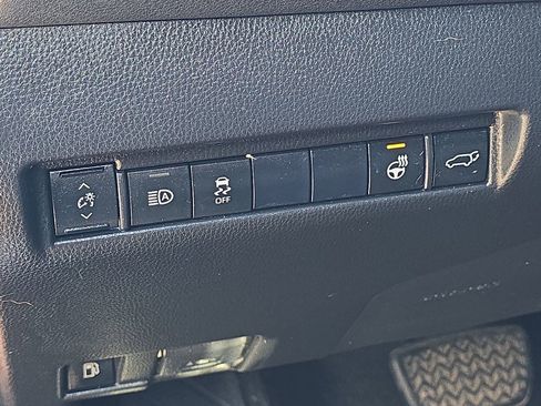 Used 2021 Toyota Venza XLE w/ Softex Package image 26