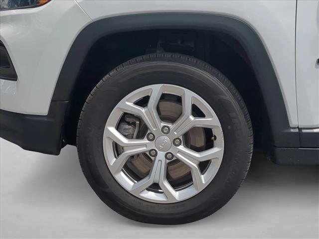 Used 2024 Jeep Compass Latitude AWD/4WD image 23
