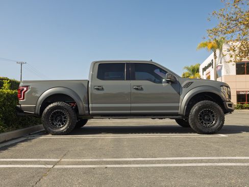 Used 2020 Ford F150 Raptor w/ Equipment Group 802A Luxury AWD/4WD image 4