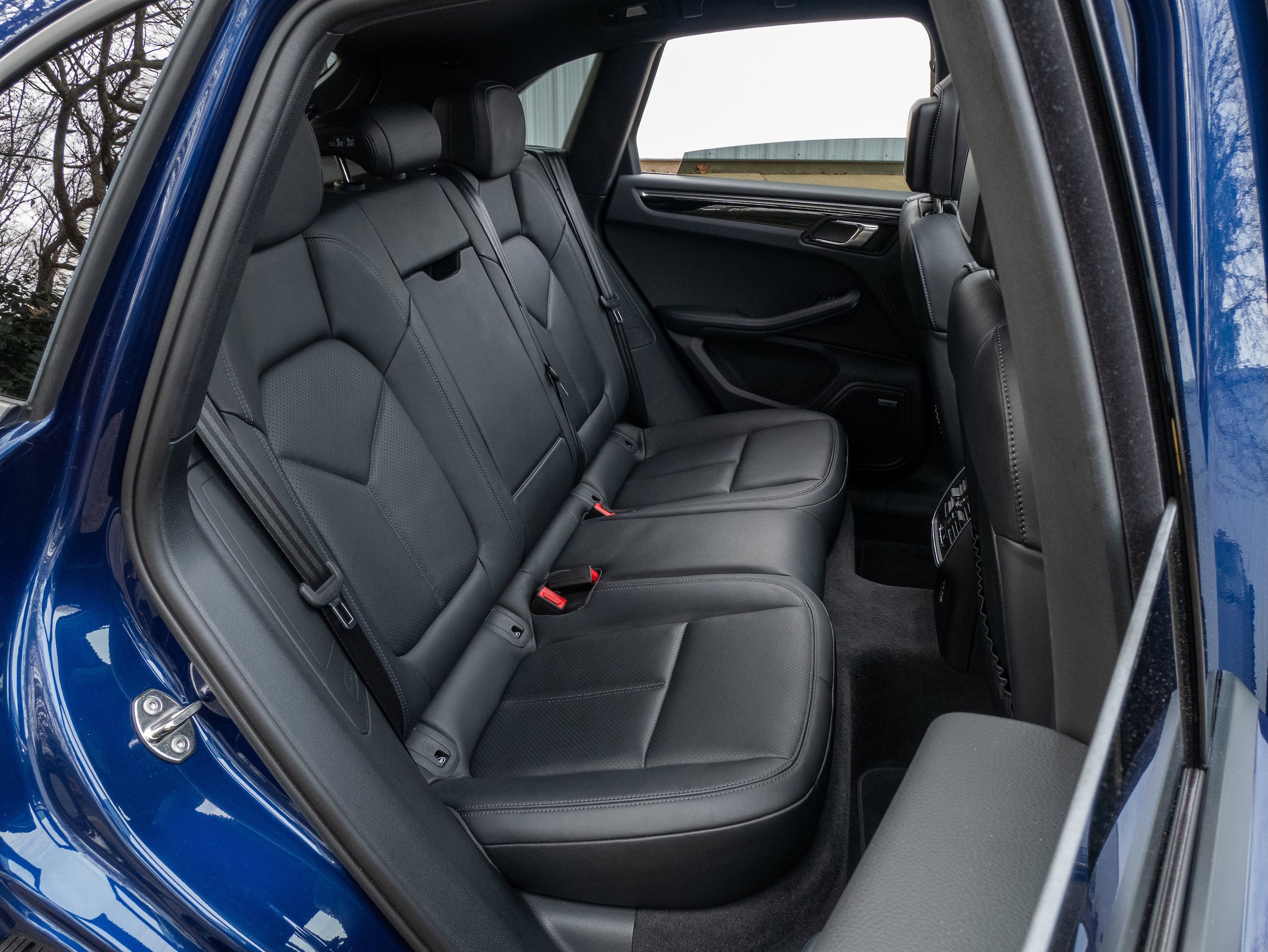 Certified 2025 Porsche Macan AWD/4WD image 41