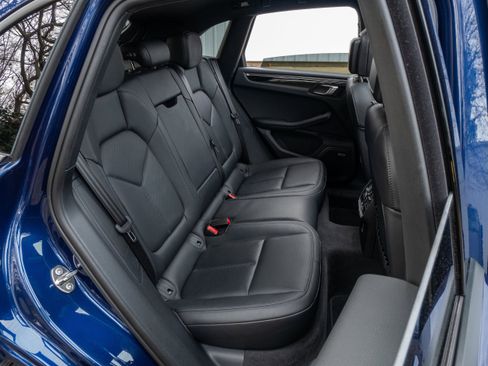 Used 2025 Porsche Macan AWD/4WD image 41