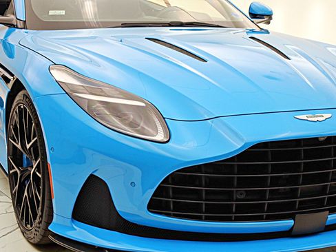 Used 2024 Aston Martin DB12 Coupe RWD image 22