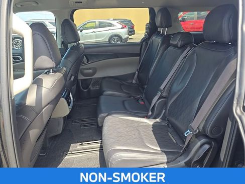 Used 2025 Kia Carnival FWD image 9