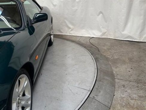 Used 2005 Jaguar XK8 Convertible image 11