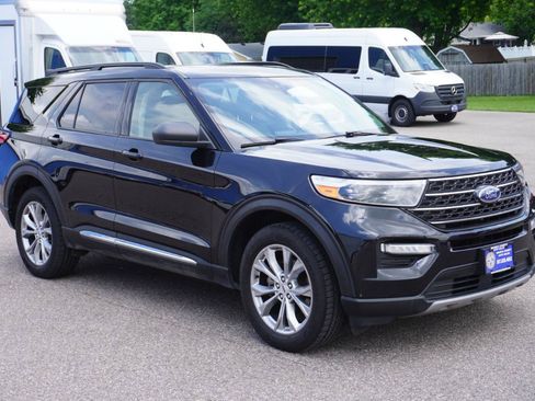 Used 2023 Ford Explorer XLT w/ Equipment Group 202A AWD/4WD image 7