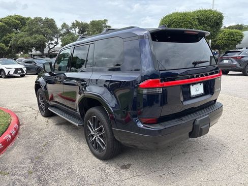 Used 2025 Lexus GX 550 w/ Accessory Package (2T) AWD/4WD image 3