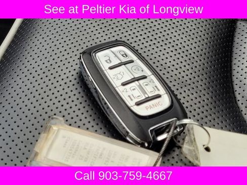 Used 2025 Chrysler Pacifica Limited FWD image 32