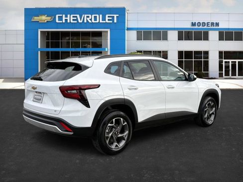 Used 2025 Chevrolet Trax LT w/ Driver Confidence Package image 5