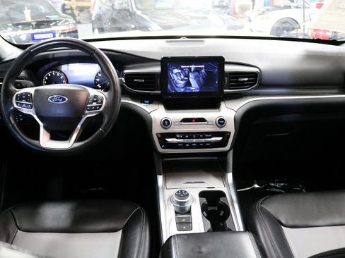 Used 2022 Ford Explorer XLT w/ Equipment Group 202A image 37