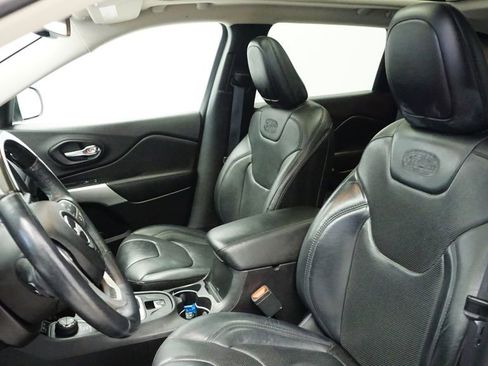 Used 2016 Jeep Cherokee Overland w/ Technology Group image 24