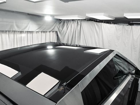 Used 2025 Tesla Cybertruck AWD Crew Cab image 93