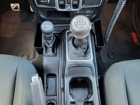 Used 2018 Jeep Wrangler Unlimited Sport S AWD/4WD image 19