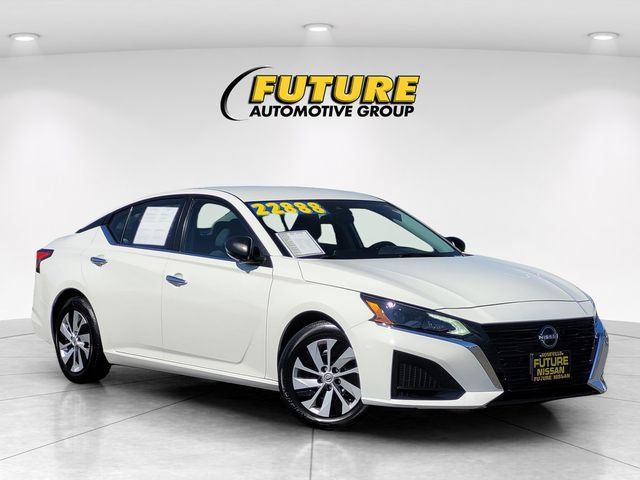 Certified 2025 Nissan Altima 2.5 S FWD image 1