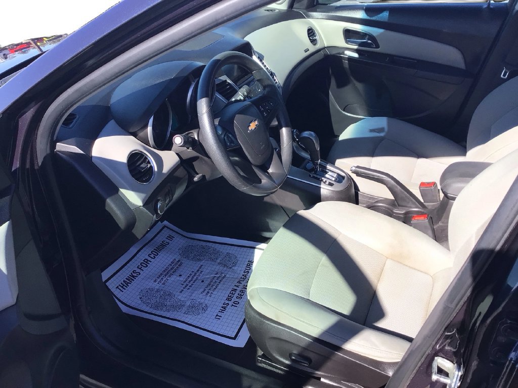 Used 2015 Chevrolet Cruze LT FWD image 9