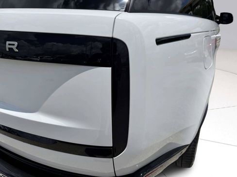 Used 2024 Land Rover Range Rover SE AWD/4WD image 17