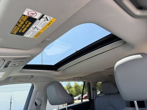 Used 2023 Toyota Highlander XLE FWD image 25