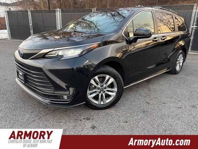 Used 2022 Toyota Sienna XLE Woodland Edition