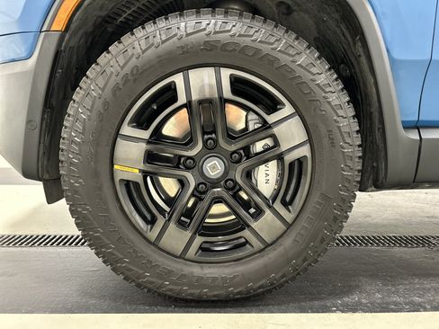 Used 2025 Rivian R1S Adventure AWD/4WD image 9