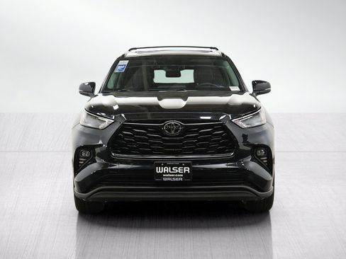 Used 2023 Toyota Highlander XLE AWD/4WD image 8