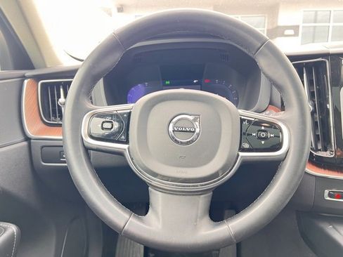 Used 2024 Volvo XC60 B5 Plus image 12