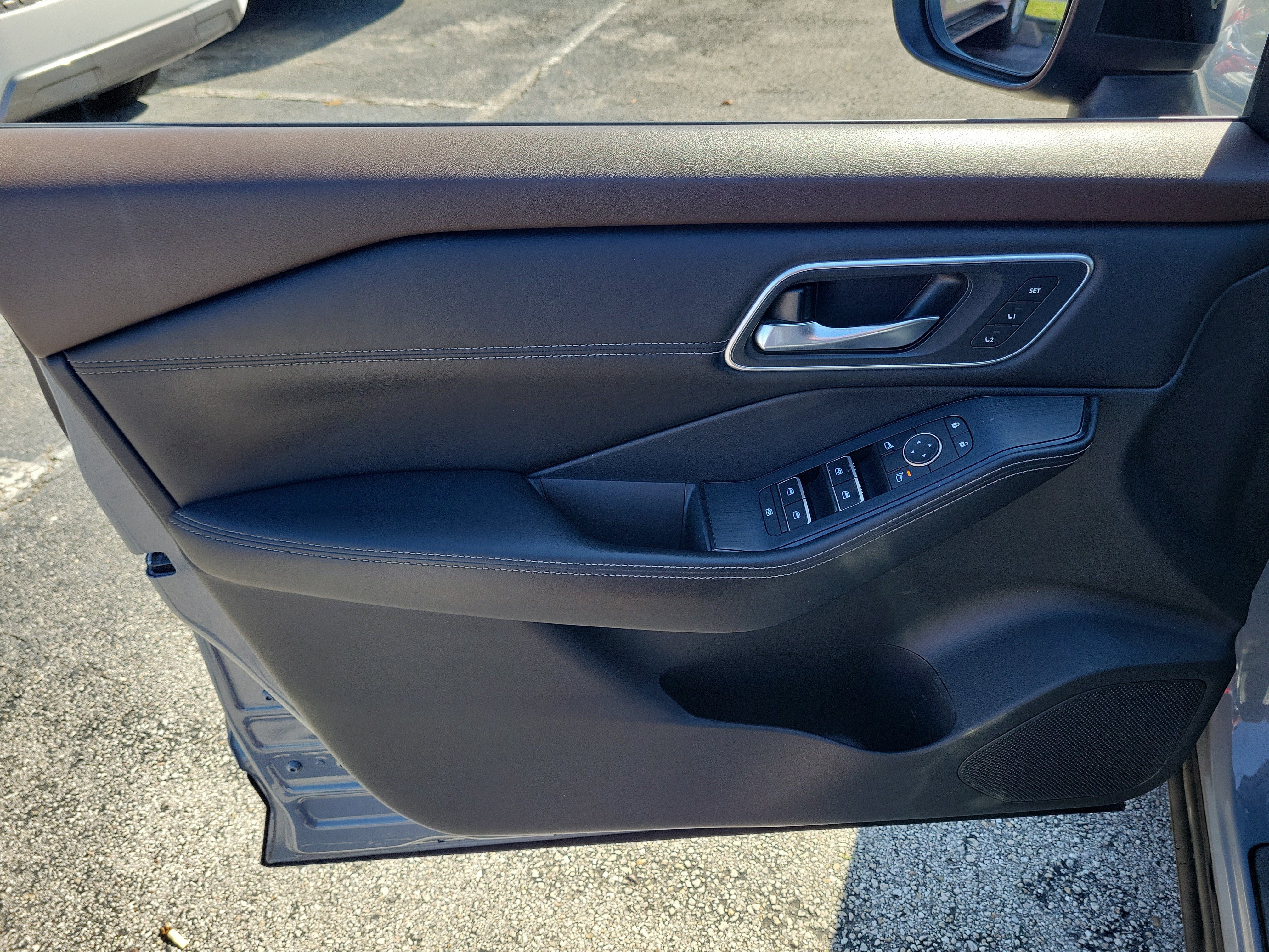Used 2021 Nissan Rogue Platinum FWD image 9