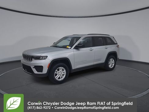 Certified 2025 Jeep Grand Cherokee Laredo w/ Luxury Tech Group I AWD/4WD image 7