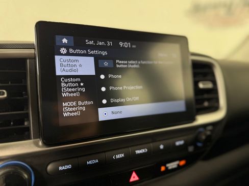 Used 2025 Hyundai Venue SEL image 14