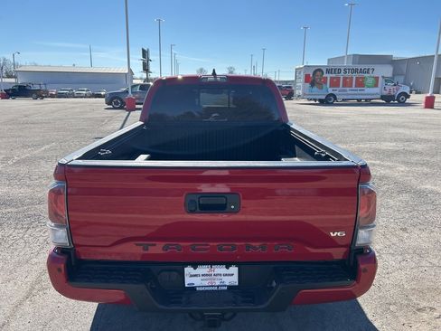 Used 2021 Toyota Tacoma TRD Off-Road image 7
