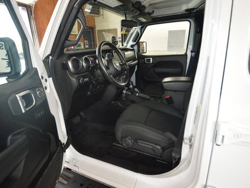 Used 2022 Jeep Gladiator Sport AWD/4WD image 32