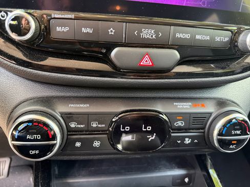 Used 2025 Kia Soul S FWD image 17