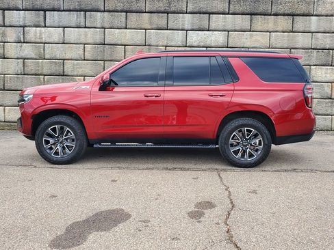 Used 2023 Chevrolet Tahoe Z71 w/ Luxury Package image 2