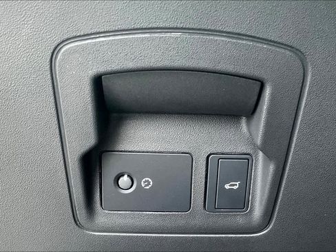 Used 2023 Land Rover Range Rover Velar R-Dynamic S image 35