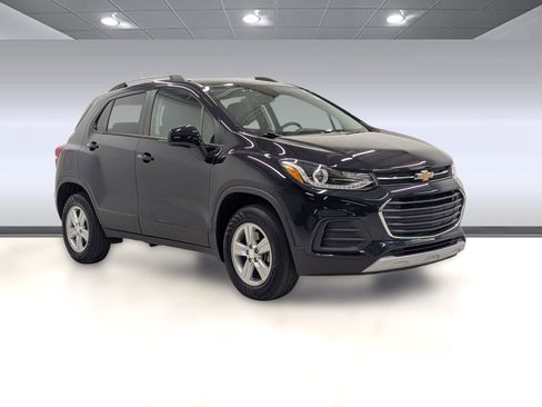 Used 2021 Chevrolet Trax LT w/ LT Convenience Package image 6